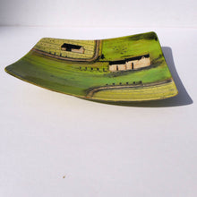 Load image into Gallery viewer, Rectangular dish house in fields DB04