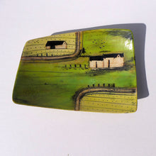 Load image into Gallery viewer, Rectangular dish house in fields DB04