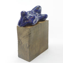 Load image into Gallery viewer, Fii sculpture on a tall wood plinth