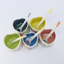 Load image into Gallery viewer, Heart dish with spoon lime