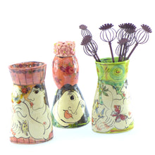 Load image into Gallery viewer, Figure small vase coral