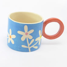 Load image into Gallery viewer, Bright blue daisy mug