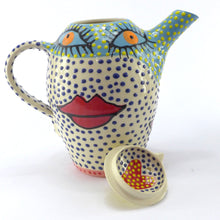 Load image into Gallery viewer, Eyes and lips tea pot
