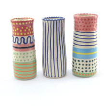 Load image into Gallery viewer, Red edge spotty vase