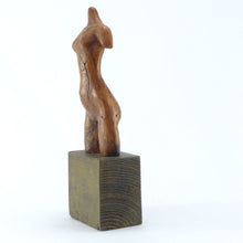 Load image into Gallery viewer, Girl sculpture