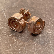 Load image into Gallery viewer, Rose gilt cinnamon swirl studs