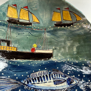 Trawler pedestal dish