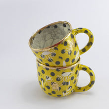 Load image into Gallery viewer, Mustard polka dot cup B