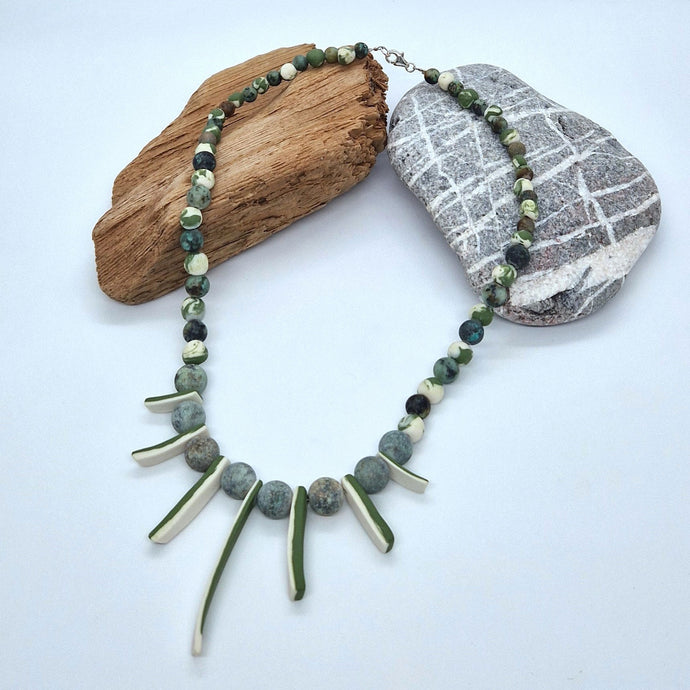 Porcelain necklace CB18
