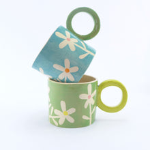 Load image into Gallery viewer, Green daisy mug