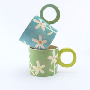 Green daisy mug