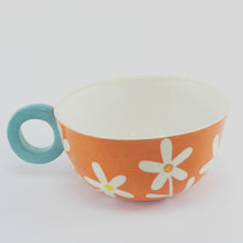 Load image into Gallery viewer, Orange daisy cup
