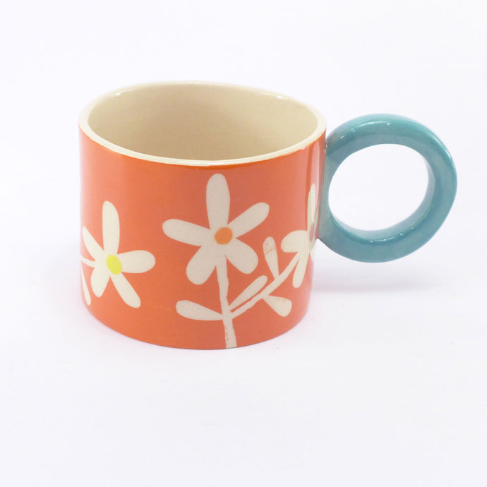 Red daisy mug