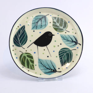 Blackbird with large leaves dish
