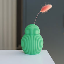 Load image into Gallery viewer, Pistachio mini vase KT28