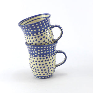 Blue curvy spotty mug
