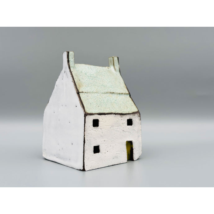 Ceramic house with aqua roof PM11