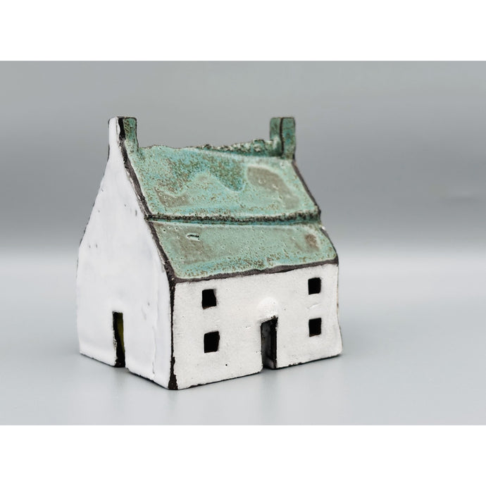 Ceramic house with green roof PM2