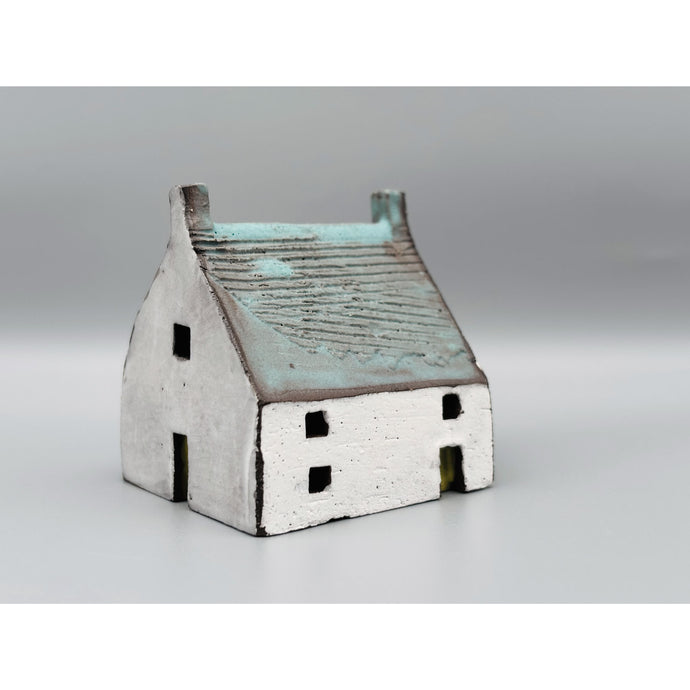 Ceramic house with turquoise roof PM4