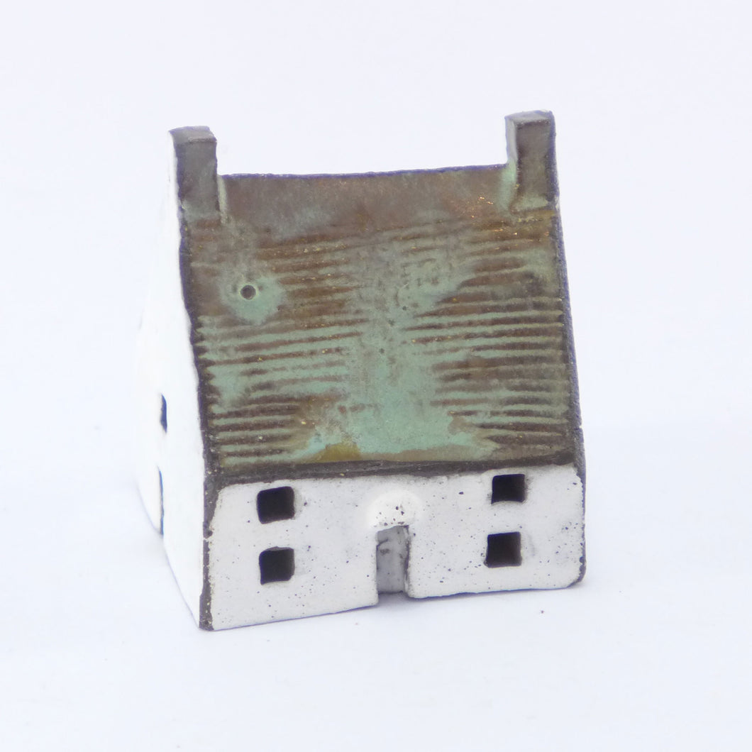 Ceramic house with brown and green roof PM09