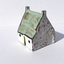 Load image into Gallery viewer, Ceramic bothy with aqua roof PMB03