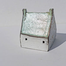 Load image into Gallery viewer, Ceramic bothy with aqua roof PMB03