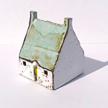 Load image into Gallery viewer, Ceramic bothy with aqua roof PMB04