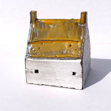 Load image into Gallery viewer, Ceramic bothy with yellow roof PMB8