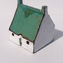 Load image into Gallery viewer, Ceramic bothy with shiny turquise roof PMB9