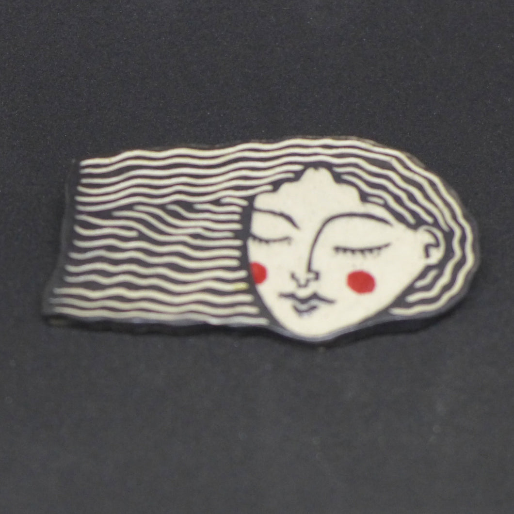 Windswept brooch 1