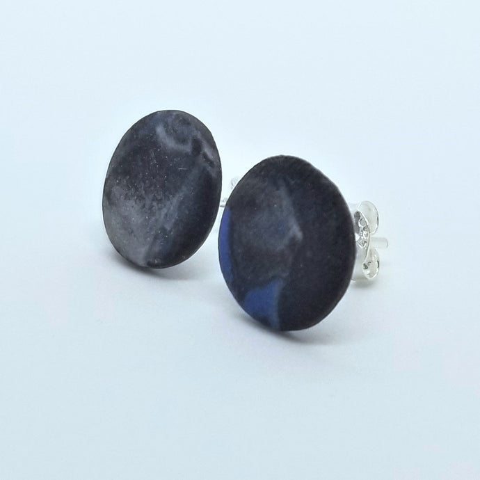 Porcelain studs black/blue/white