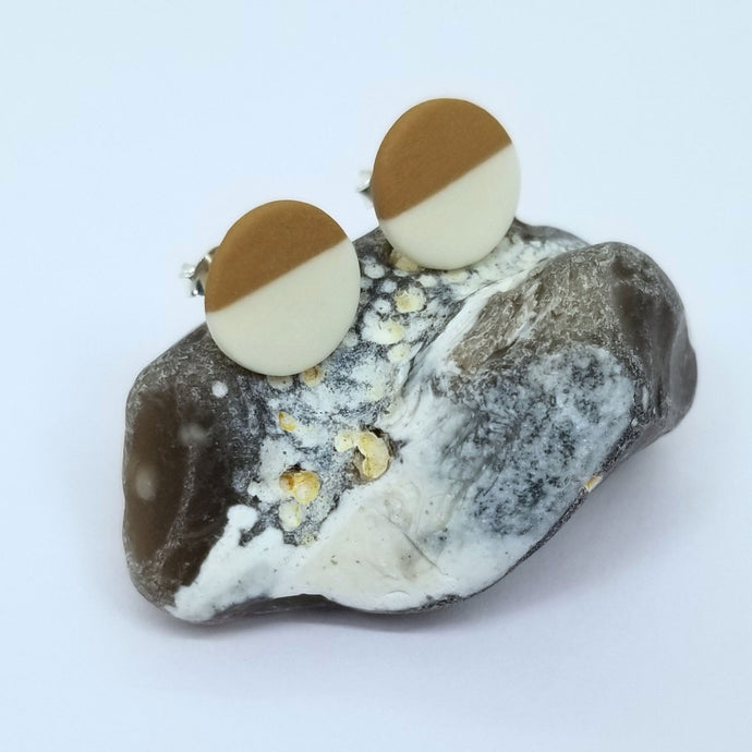 Porcelain studs brown and latte