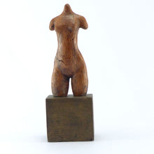 Load image into Gallery viewer, Girl sculpture