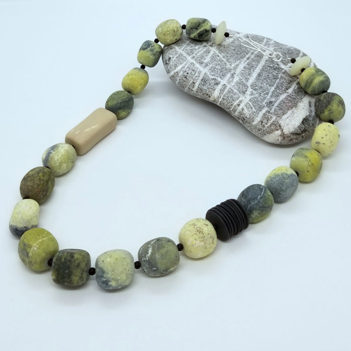Matt green serpentine Necklace CB94
