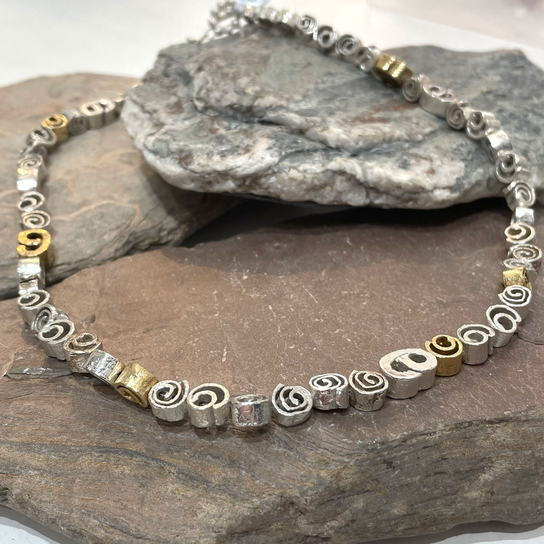 Cinnamon swirl necklace with gilt beads