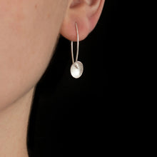 Load image into Gallery viewer, GCE13 Silver seed drop earrings